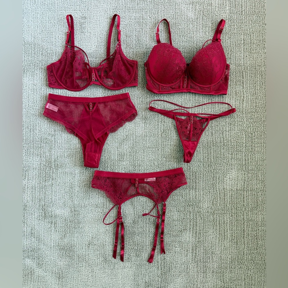 Ultimate Vibrant Red Lace Bra/Thongs/Garter Belt Set